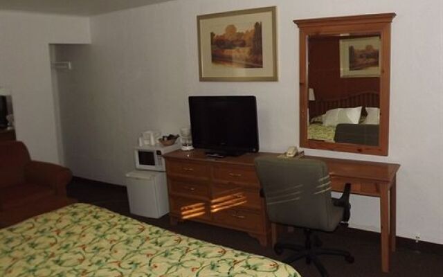 Rodeway Inn & Suites
