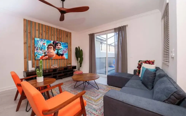TH 4Br Walking Distance to Club