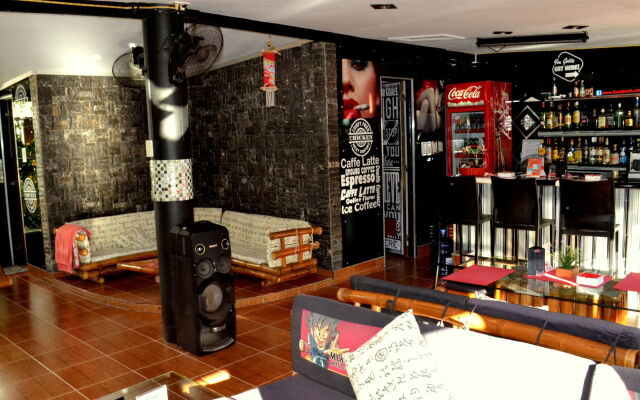 Micky Santoro Hotel & Restaurant