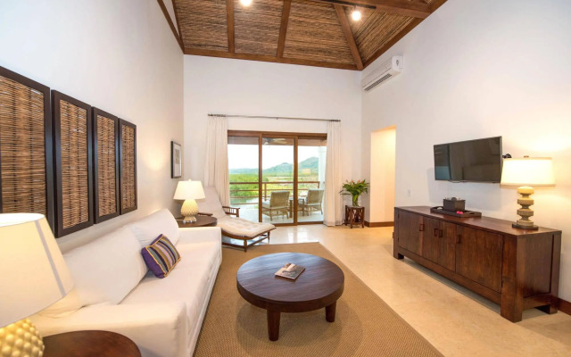 Las Verandas Hotel & Villas