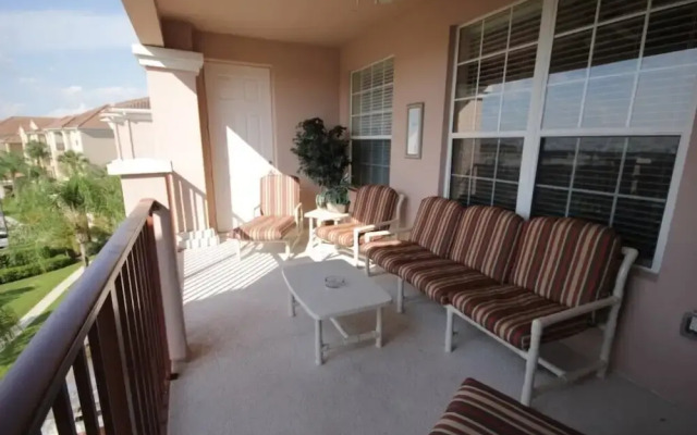 Poolside Penthouse Cabana 3 Bedroom Condo by RedAwning