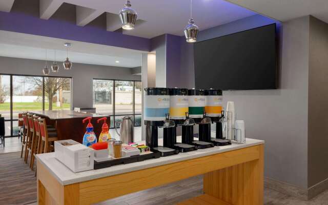 La Quinta Inn & Suites by Wyndham St Louis Route 66