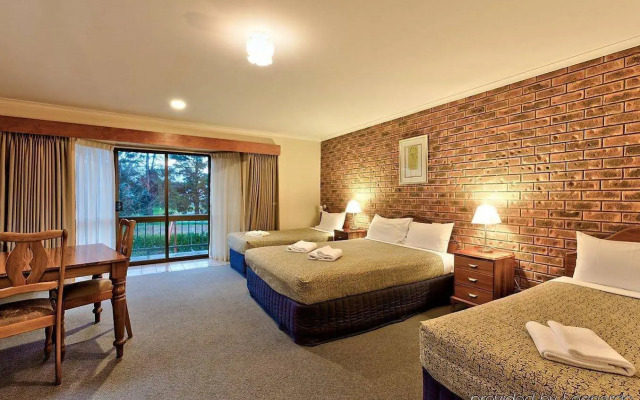 Hume Country Motor Inn