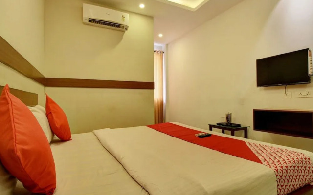 OYO 4594 Apartment Krish Inn