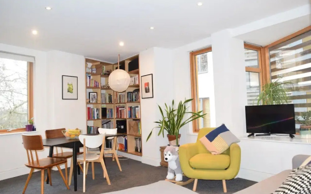 East London Riverside Apartment