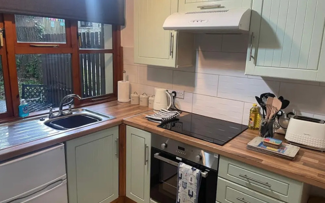 Rebels Retreat - 2-bed Chalet nr St Ives & Hayle