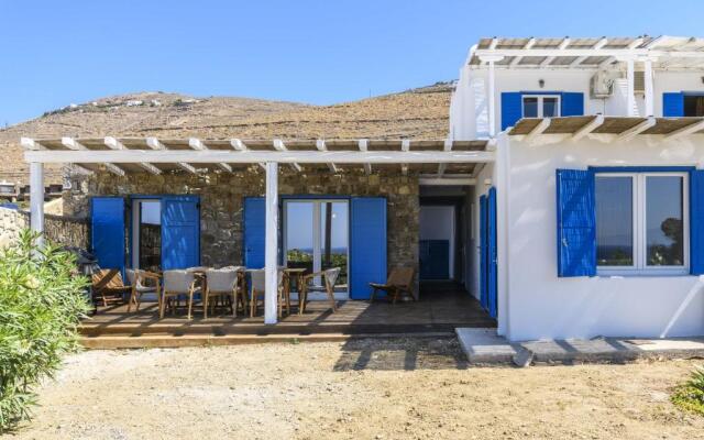 Mesmerising Sea View Lia Residence