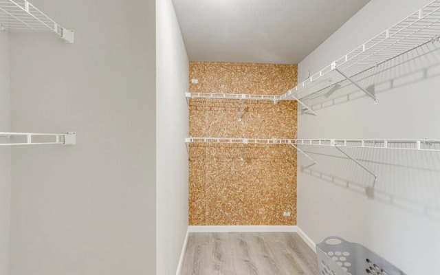 Lakefront Rogers Retreat w/ Grill & Spacious Deck