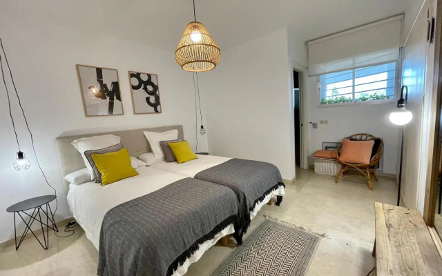 Guadalmina Beach Holidays Suite Apartment,