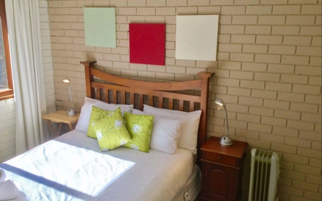 Lake Pines 2 of 24 Cobbon Crescent