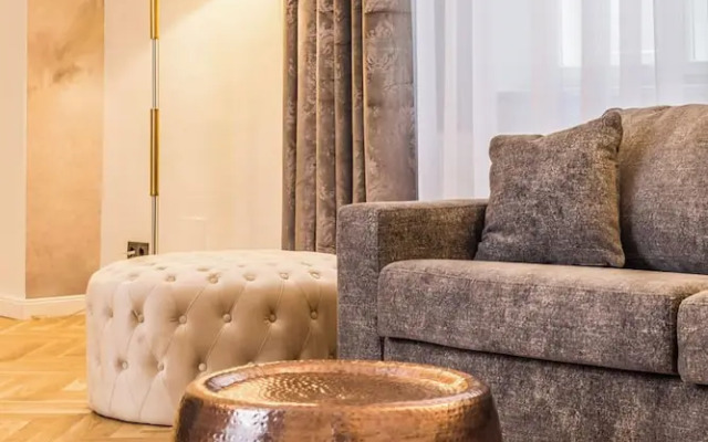 Roksoxhome Designer Boutique Apartment