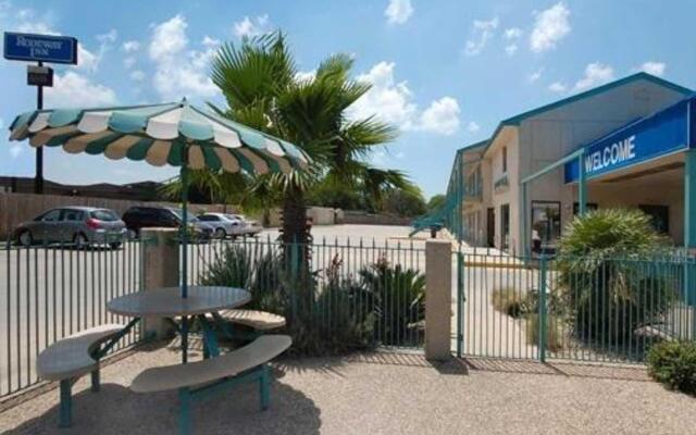 Rodeway Inn San Antonio I-10 East