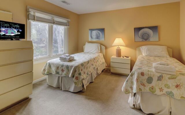 Colonnade Club 196 by RedAwning