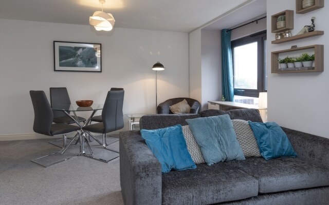 Higher Living - Southampton City Penthouse