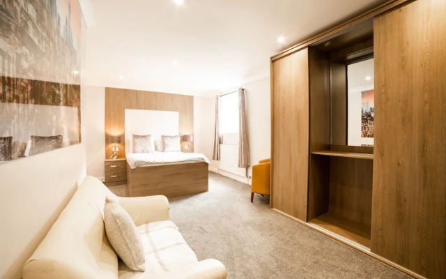 OYO White Horse Lodge Hotel