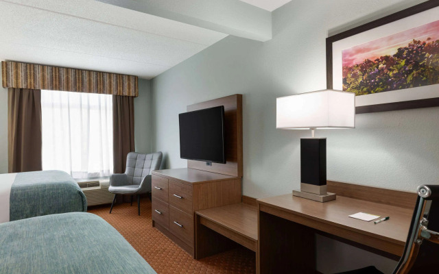 Wingate by Wyndham Louisville East