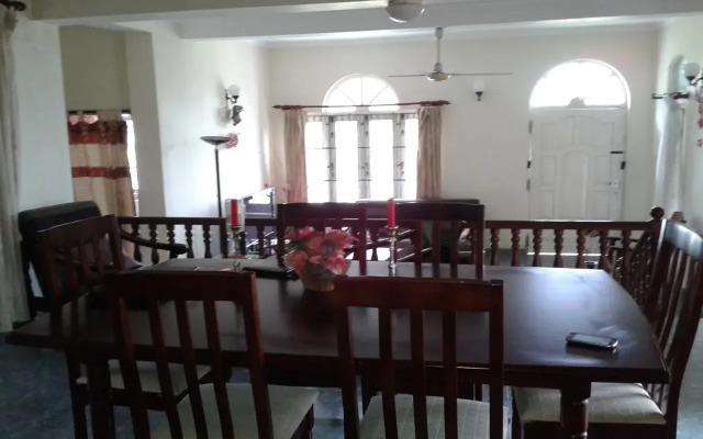 Kandy Hill Breeze ( Home Stay)