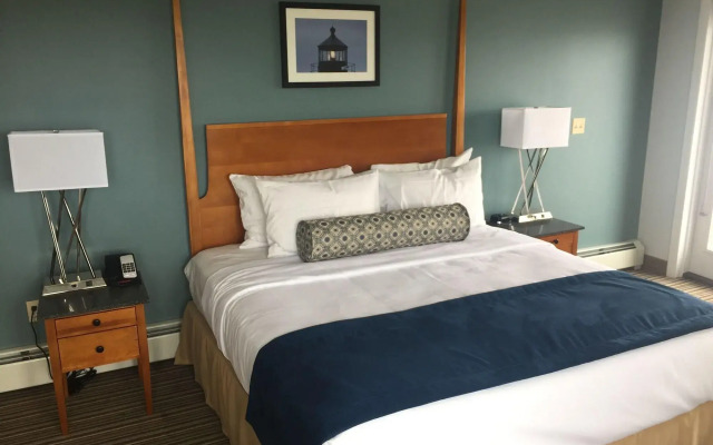 Rockland Harbor Hotel