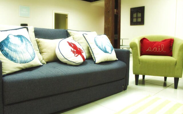 The Island Hub at Red Frog Beach Resort