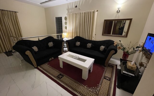 Lovely 1-bed House in Lahore