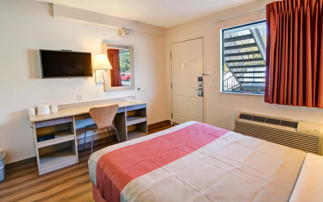Motel 6 Euless, TX - Dallas