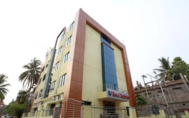 Capital O 9010 Hotel Railview