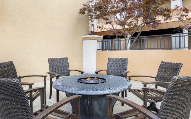 Best Western Plus The Charles Hotel