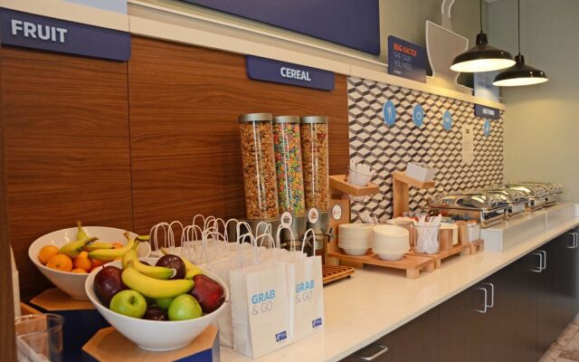 Holiday Inn Express & Suites Franklin - Berry Farms by IHG