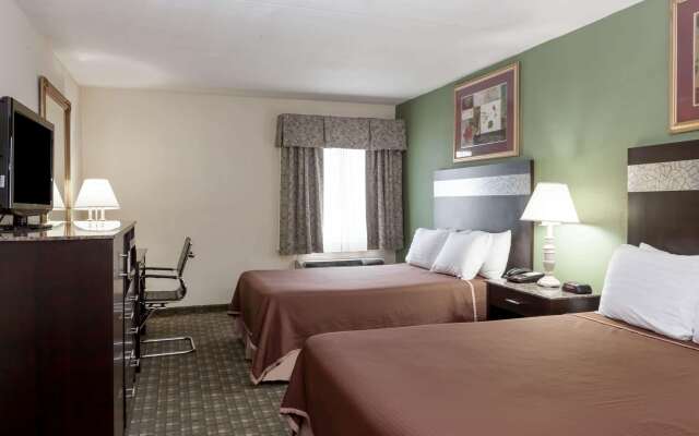 Howard Johnson Hotel by Wyndham Newark Airport