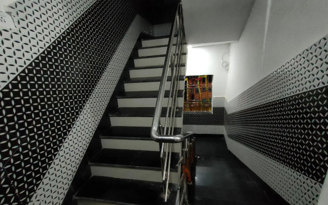 Spot On 87675 Hotel Meera Dham