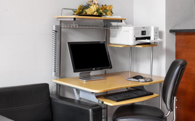 Microtel Inn by Wyndham Albany Airport