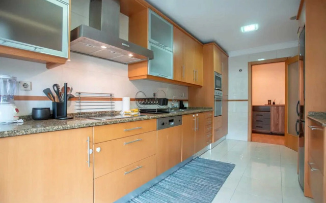 Modern 2-bedroom Flat in Odivelas
