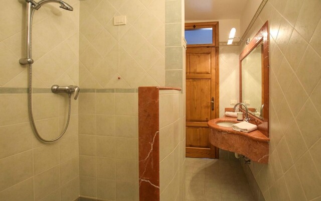 Awesome Home in Fabbiano With 5 Bedrooms and Wifi