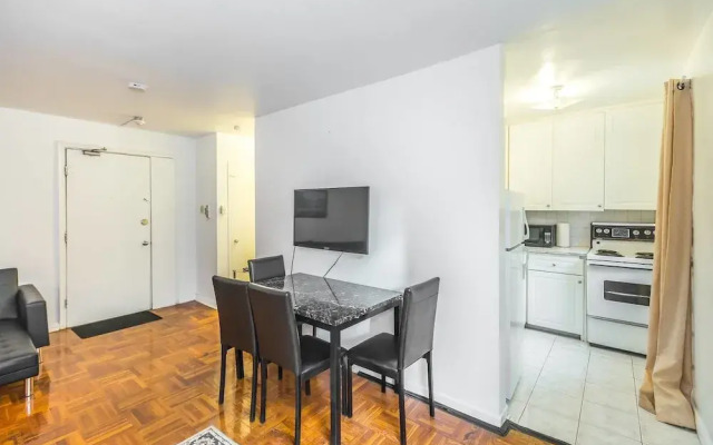 Magnificent Studio at Leaside -10 Mins to Downtown
