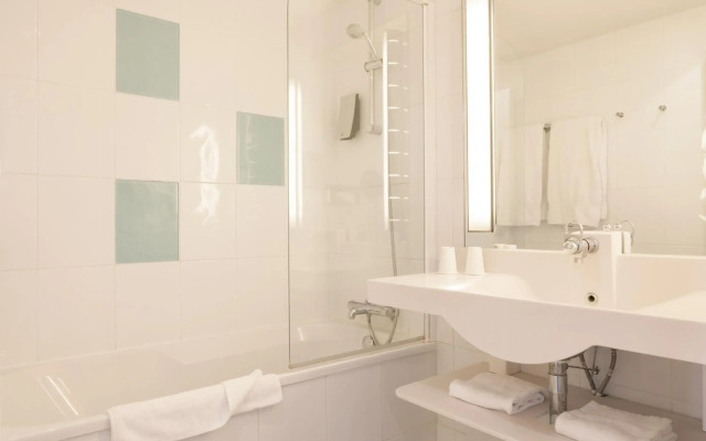 Holiday Inn Lille - Ouest Englos by IHG
