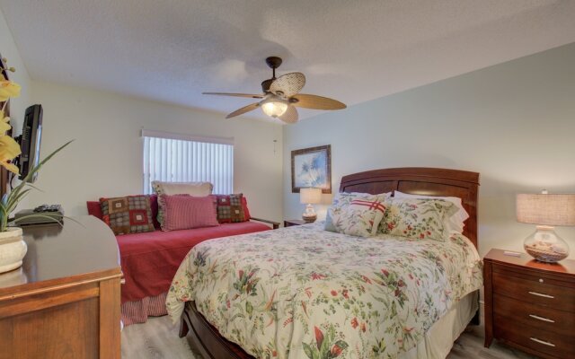Beach Palms 5B by Anna Maria