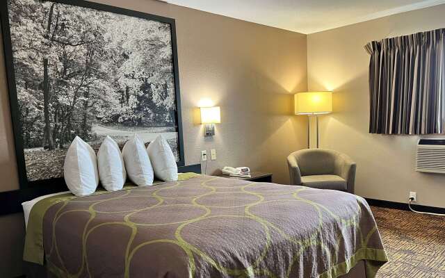 Super 8 by Wyndham Indianapolis/Emerson Ave