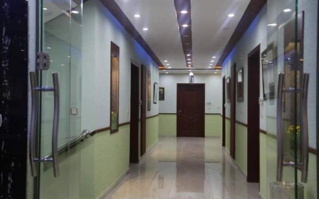 Pool & Park Hotel