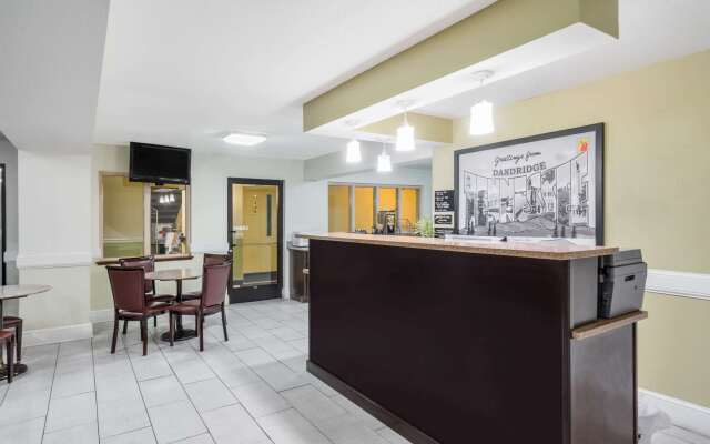 Super 8 by Wyndham Dandridge
