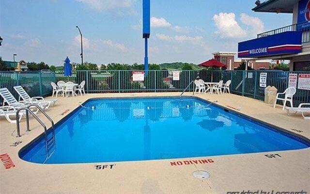Super 7 Motel
