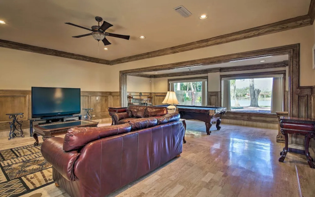 Private Pool: Lakefront Harlingen Home