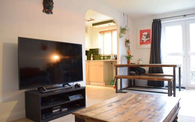 1 Bedroom Flat in East London Sleeps 4