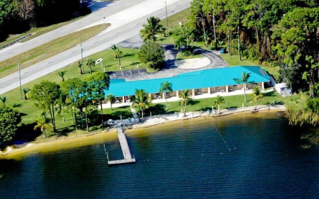 Lake Grassy Inn & Suites