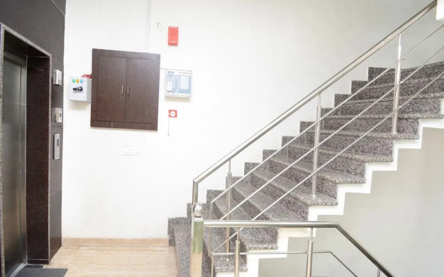 OYO 28282 Hotel J J Crown