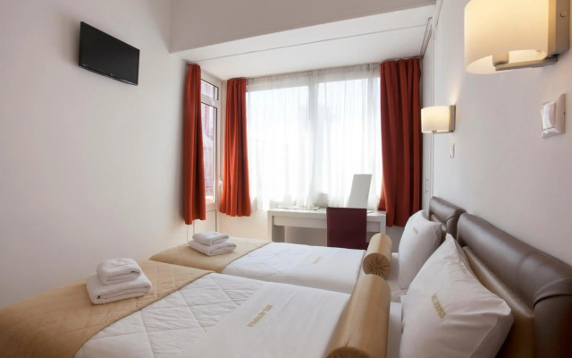 Metropolis Hotel