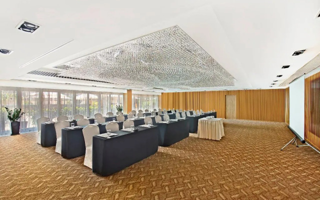 Harbour Plaza 8 Degrees