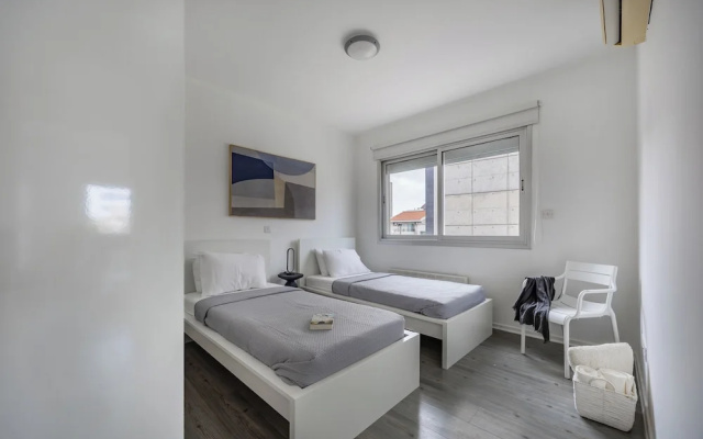 Vasileos Konstantinou Modern 2BR City Apartment With Balcony