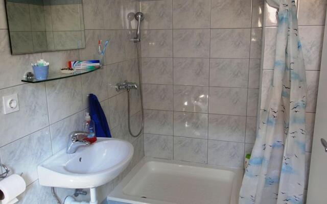 Elizabet - great location & close to the beach - A2(2+2)