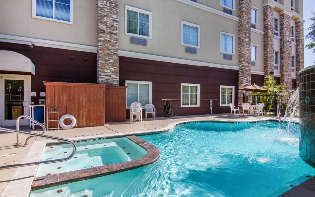 Comfort Suites