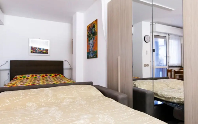 Pisani 4 in Monza With 1 Bathrooms